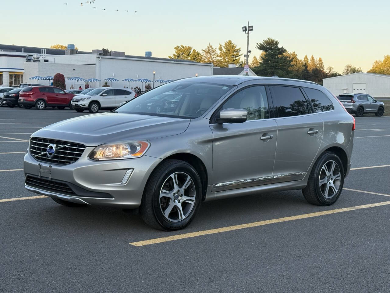 Used 2015 Volvo XC60 T6 image 2