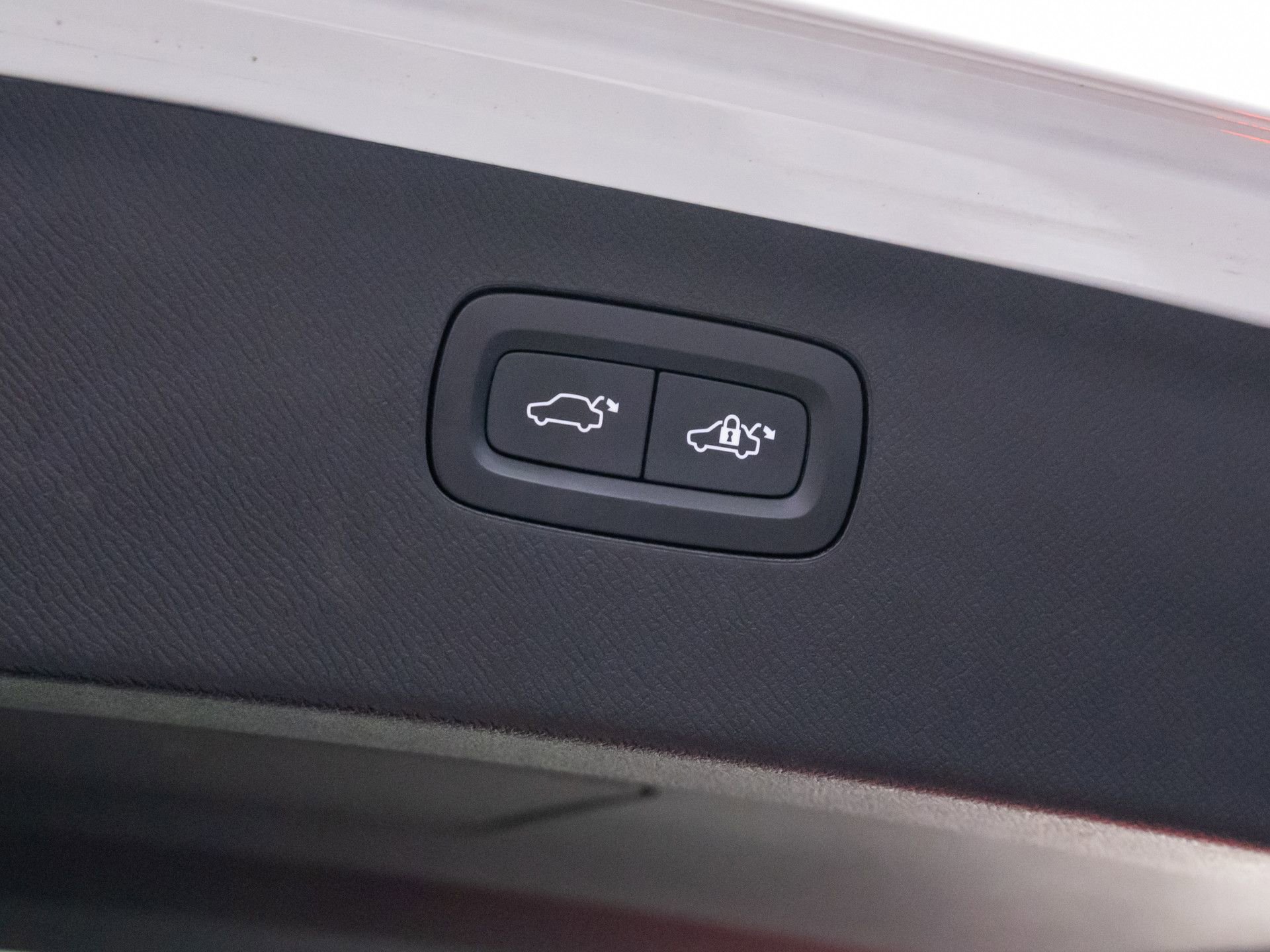 Used 2023 Volvo XC90 B6 Ultimate w/ Protection Package Premier image 33