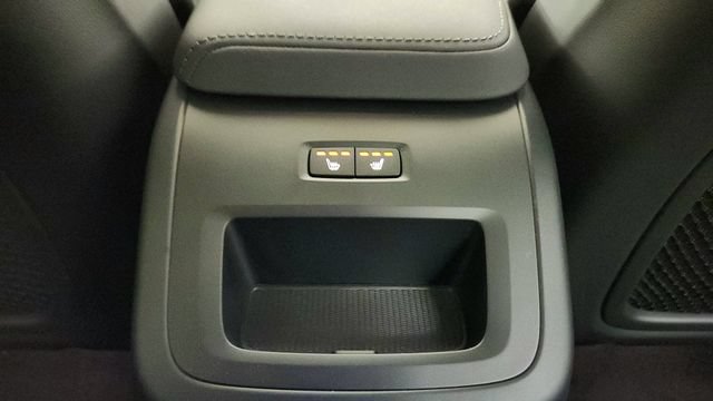 New 2026 Volvo XC60 B5 Plus w/ Protection Package Premier AWD/4WD image 31