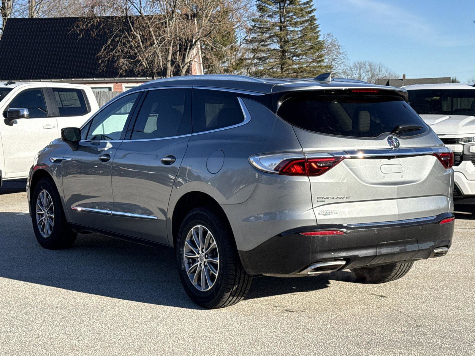 Used 2023 Buick Enclave Essence image 6