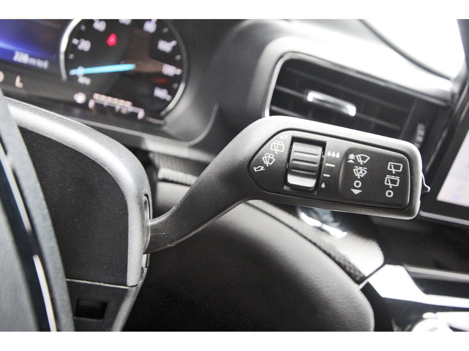 Used 2024 Ford Explorer ST-Line w/ Class IV Trailer Tow Package image 21