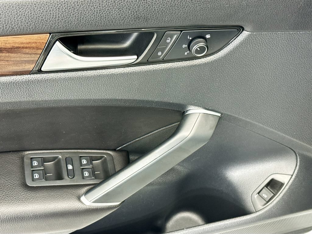 Used 2020 Volkswagen Passat 2.0T SEL FWD image 22