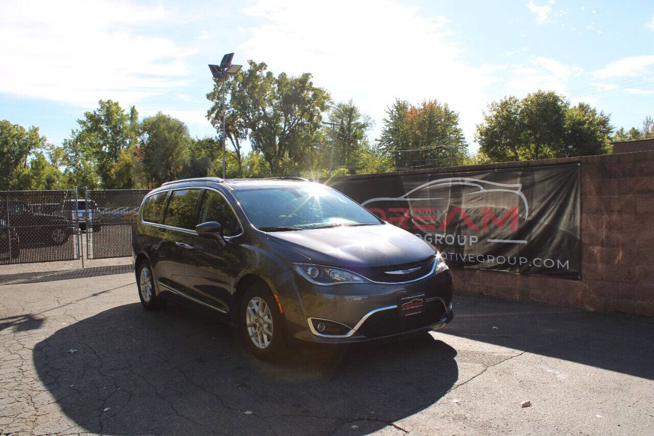 Used 2020 Chrysler Pacifica Touring-L image 4