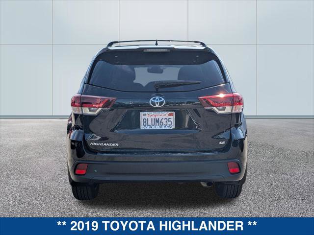 Used 2019 Toyota Highlander SE w/ Carpet Mat Package (TMS) image 4