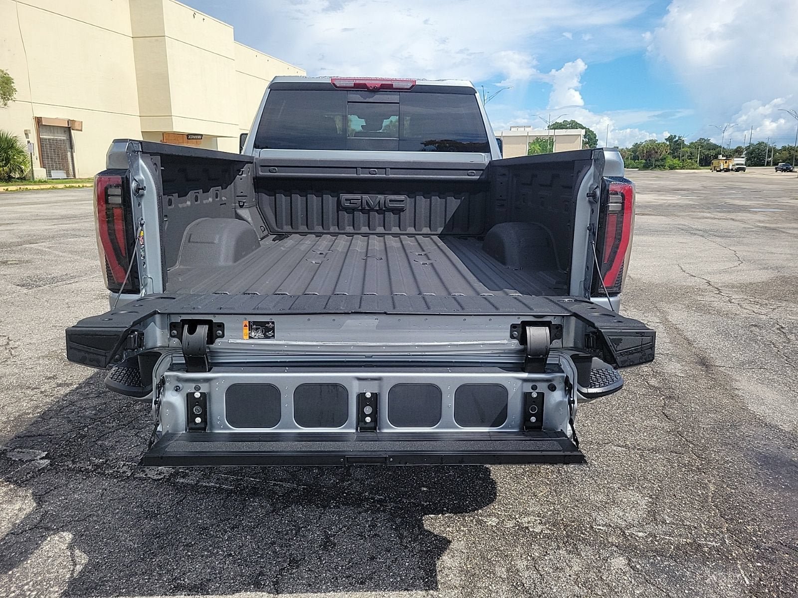 Used 2026 GMC Sierra 2500 AT4 w/ AT4 Premium Plus Package AWD/4WD image 7