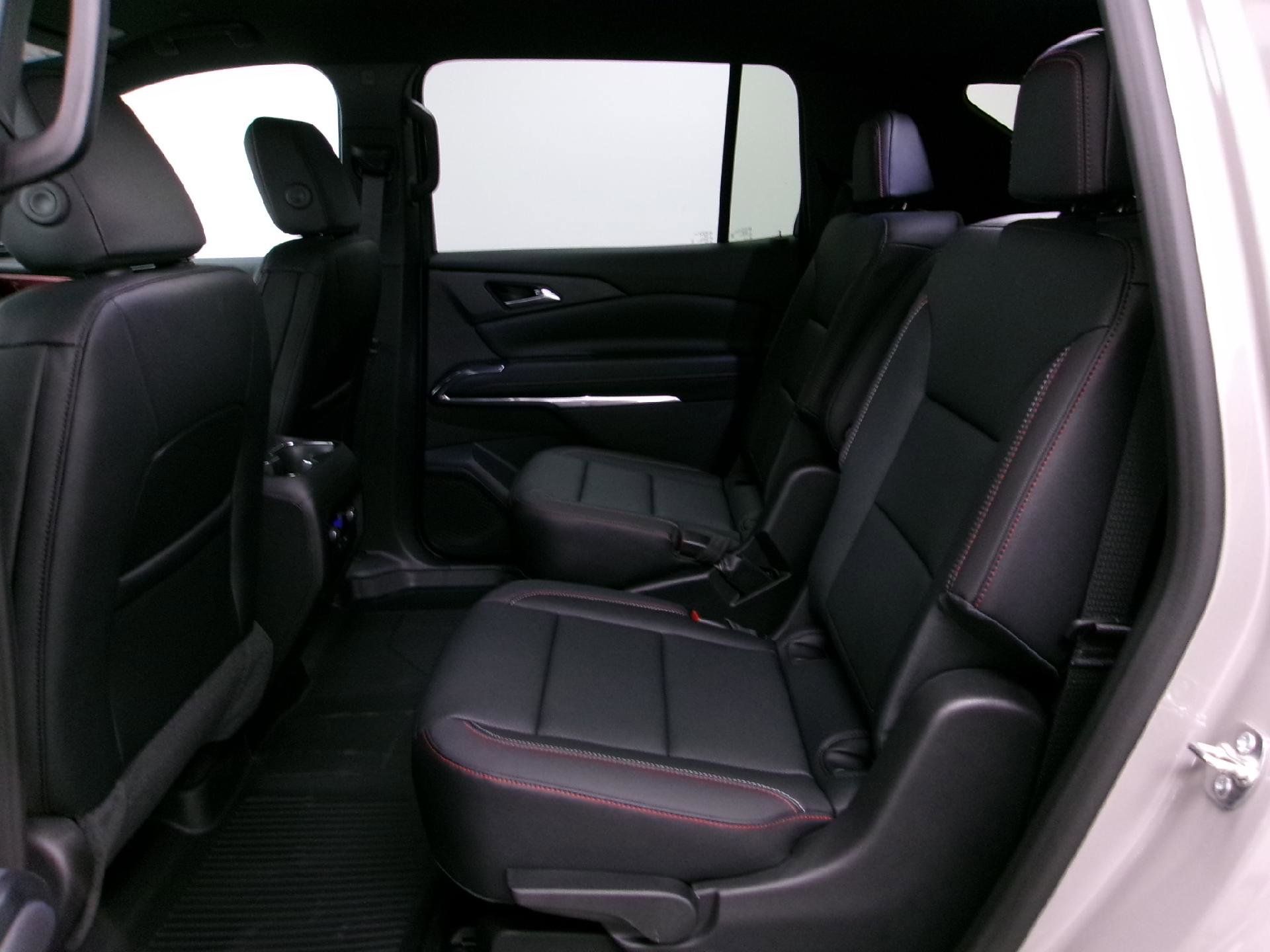 New 2026 Chevrolet Traverse Z71 w/ Driver Confidence Package image 9