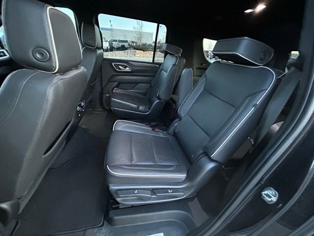 Used 2023 Chevrolet Suburban Premier image 24