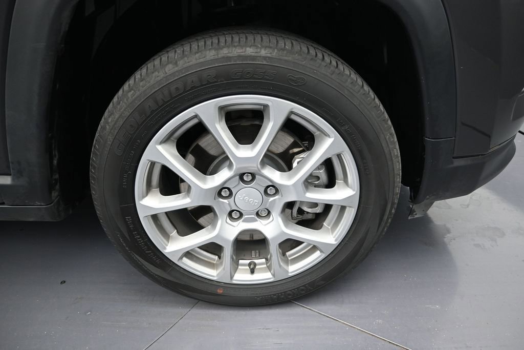 Used 2024 Jeep Compass Latitude AWD/4WD image 9