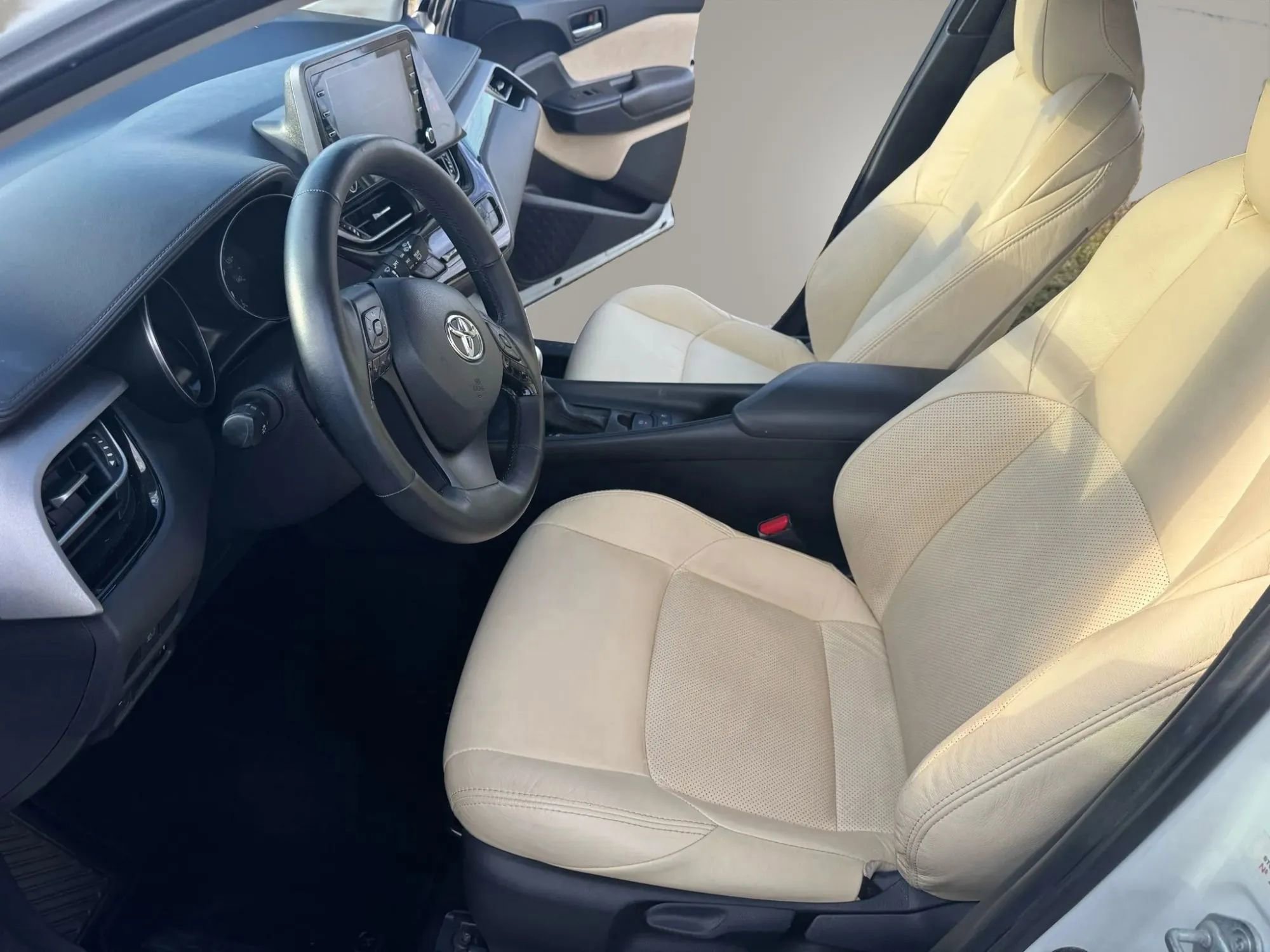 Used 2020 Toyota C-HR LE image 13