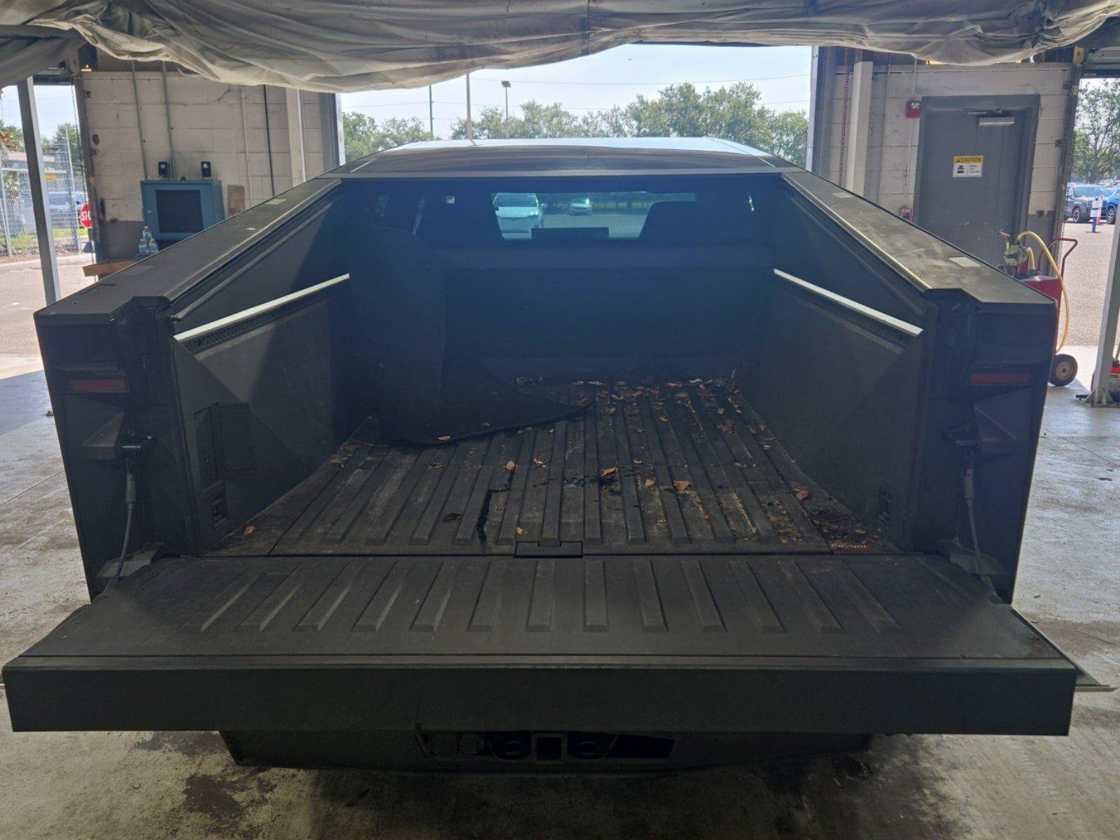 Used 2025 Tesla Cybertruck AWD Crew Cab image 14