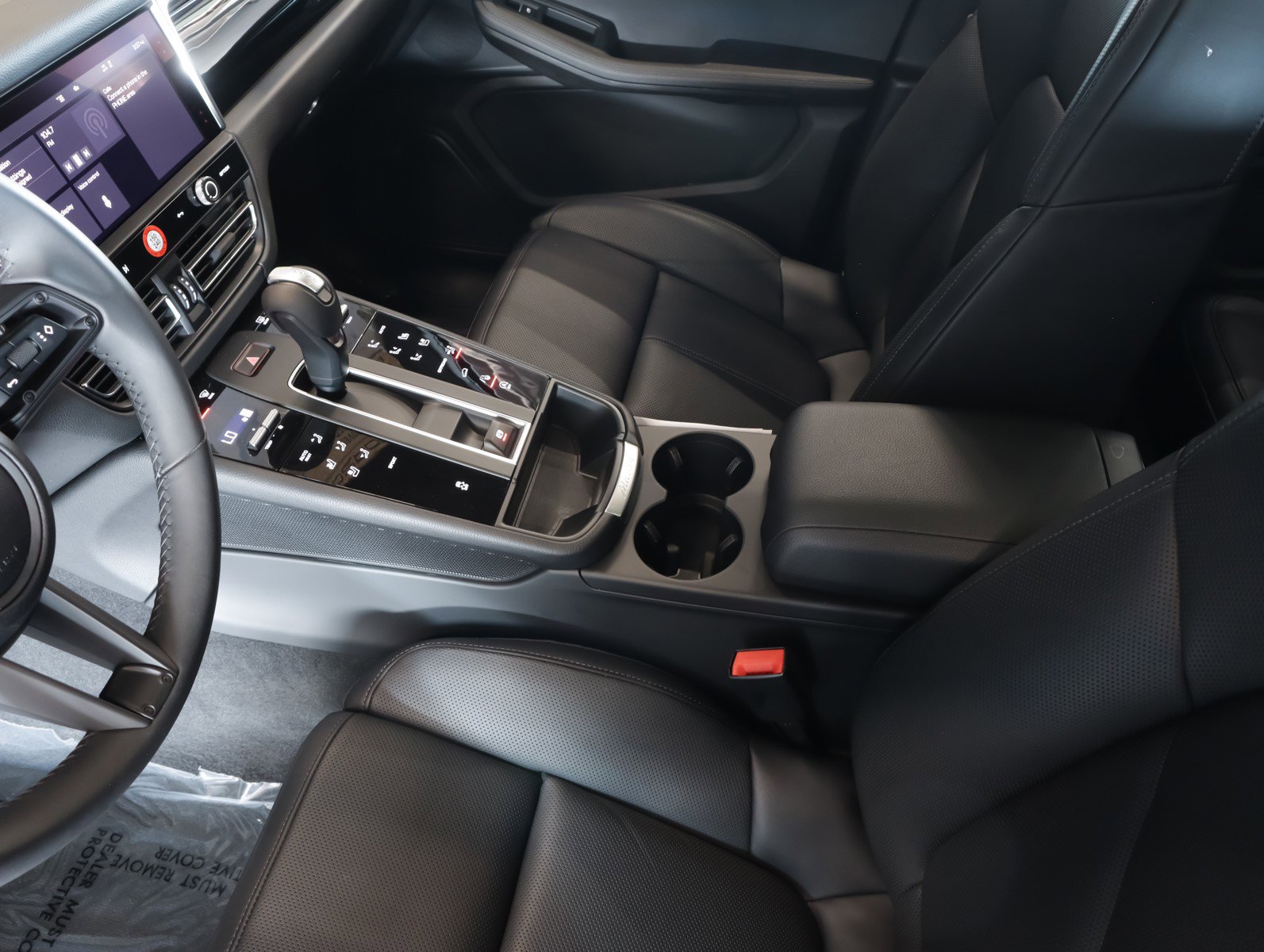 Used 2025 Porsche Macan image 17