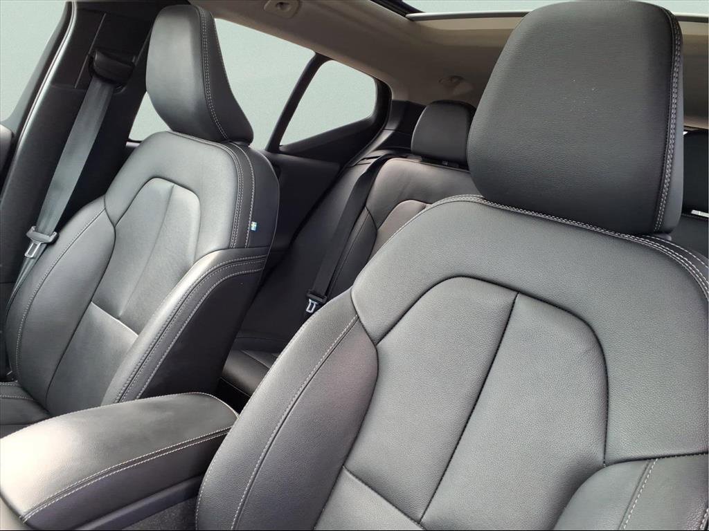 Used 2024 Volvo XC40 B5 Plus w/ Climate Package image 15