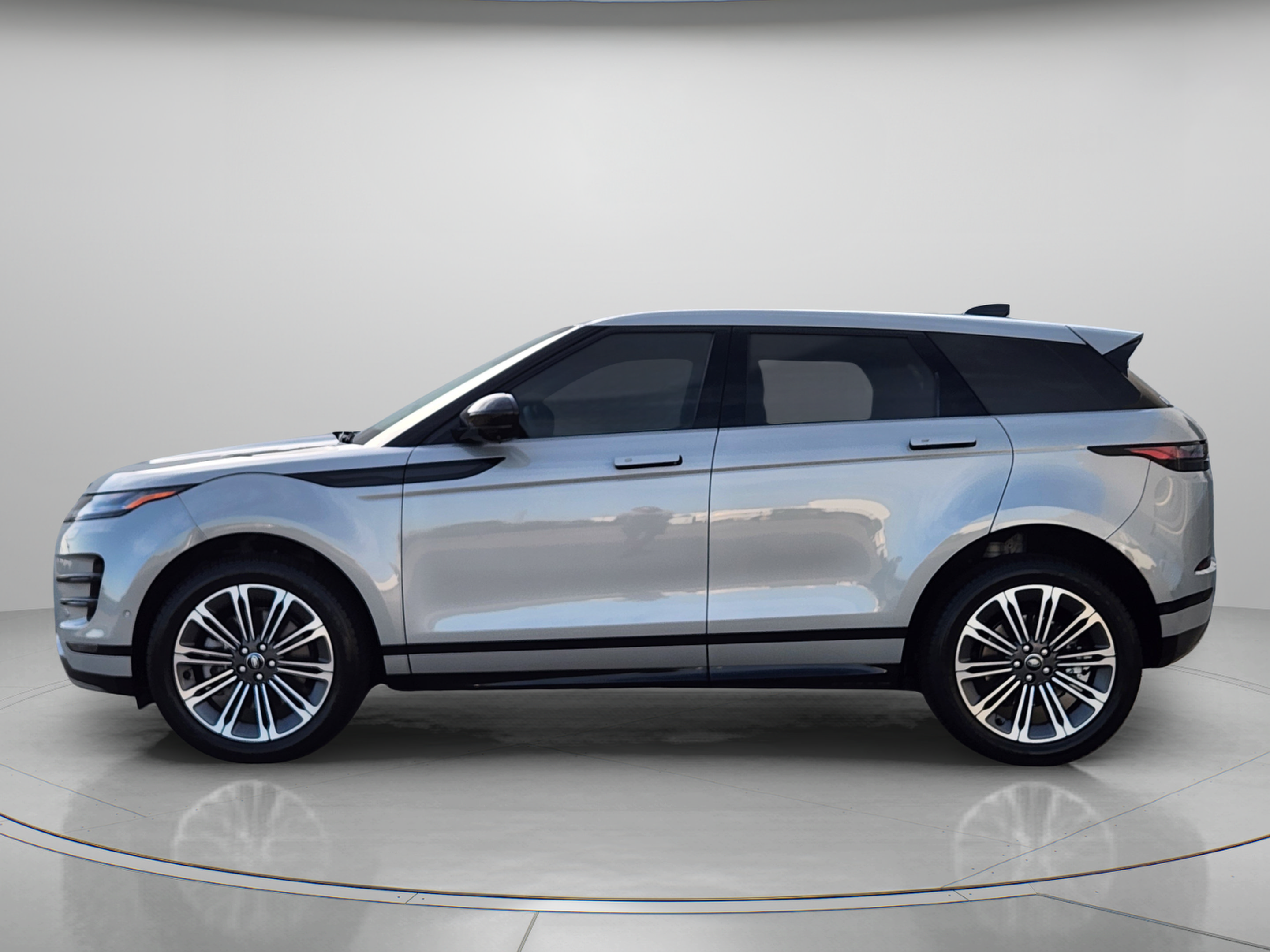 Certified 2026 Land Rover Range Rover Evoque Dynamic SE AWD/4WD image 2