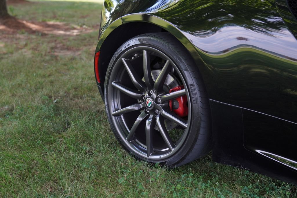 Used 2019 Alfa Romeo 4C Spider RWD image 24