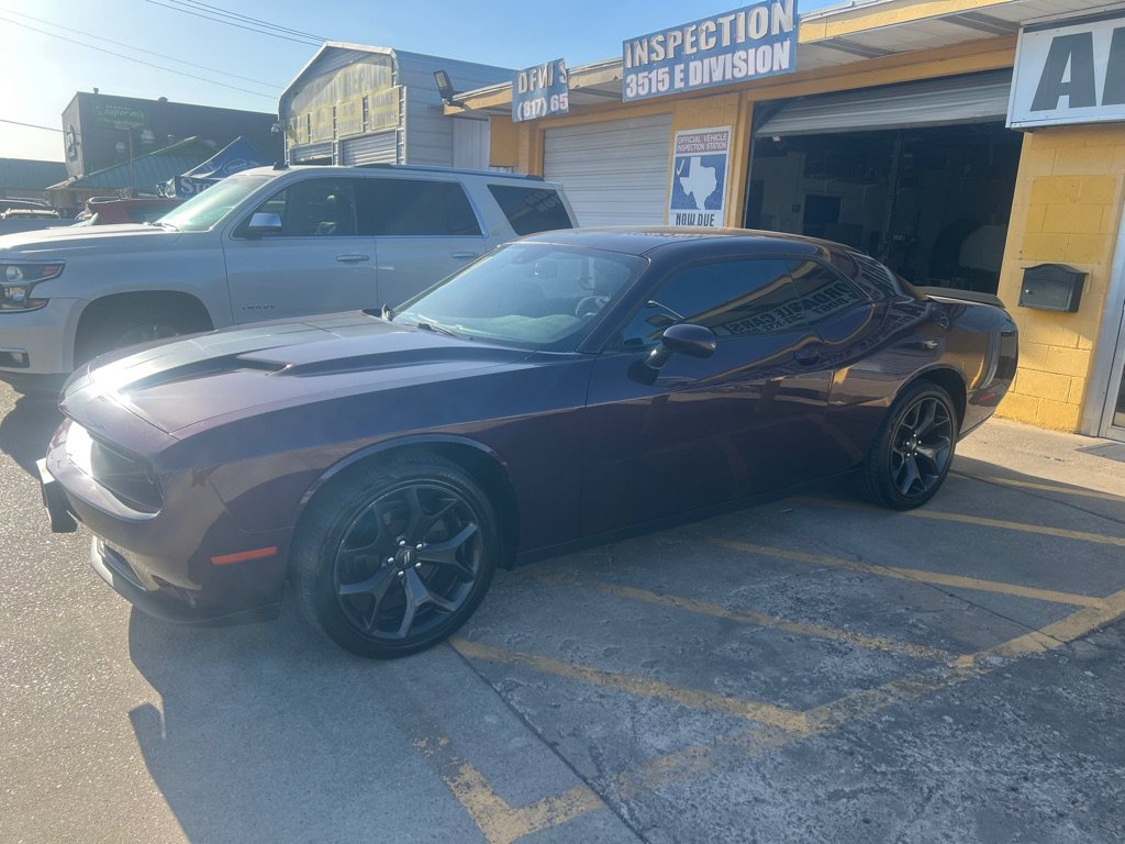 Used 2020 Dodge Challenger SXT w/ Blacktop Package RWD image 3
