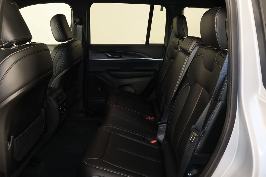 New 2025 Jeep Grand Cherokee Limited image 17