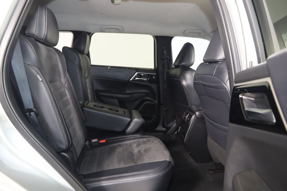 Used 2024 Mitsubishi Outlander SE AWD/4WD image 14
