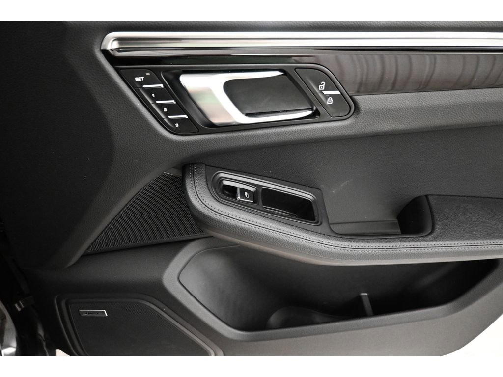 Used 2024 Porsche Macan AWD/4WD image 19