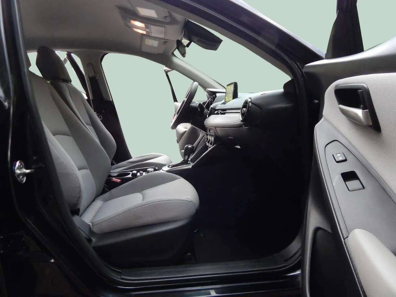 Used 2019 Toyota Yaris XLE image 35