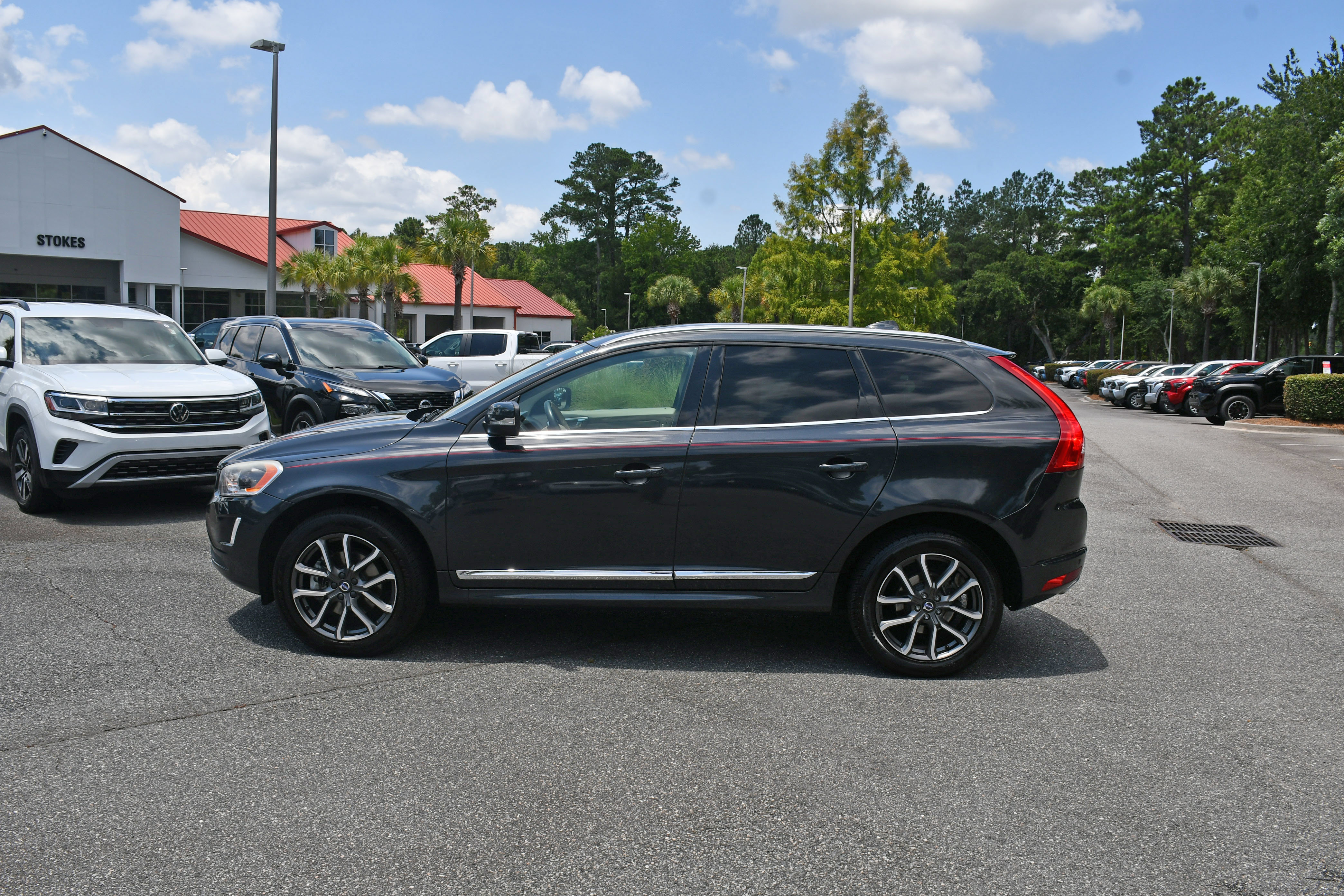 Used 2016 Volvo XC60 T5 Platinum AWD/4WD image 2