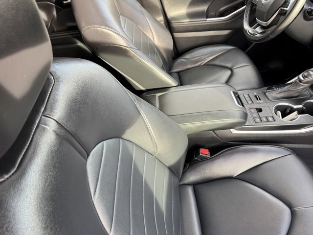 Used 2023 Toyota Highlander XLE image 20