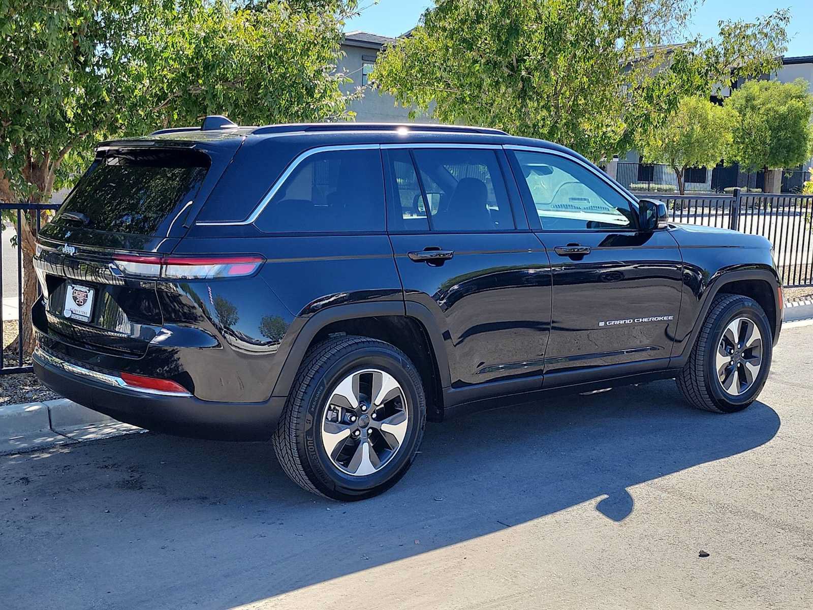 Used 2024 Jeep Grand Cherokee Limited 4xe AWD/4WD image 8