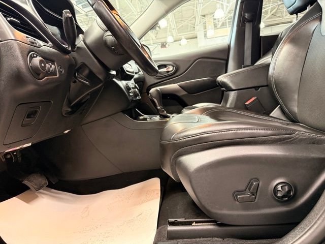Used 2019 Jeep Cherokee Latitude Plus w/ Comfort/Convenience Group AWD/4WD image 8