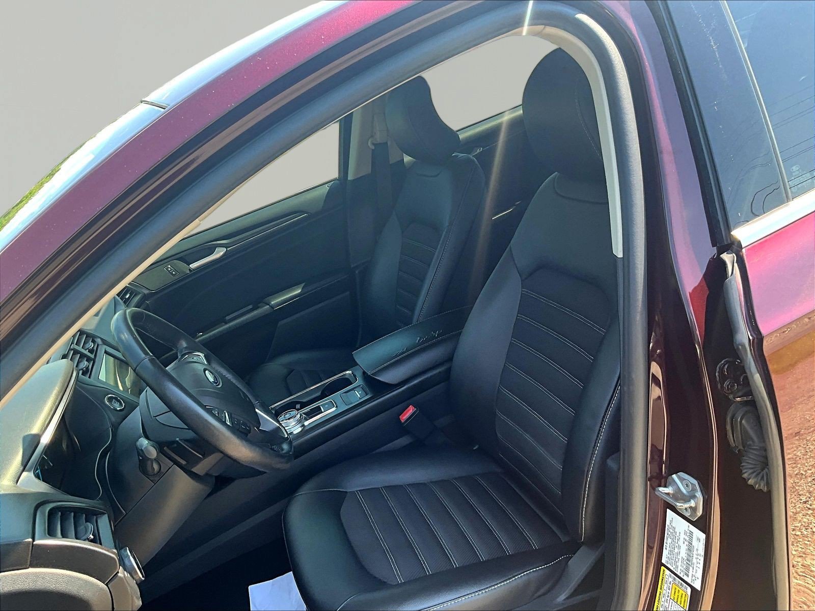 Used 2018 Ford Fusion SE w/ Equipment Group 201A FWD image 21
