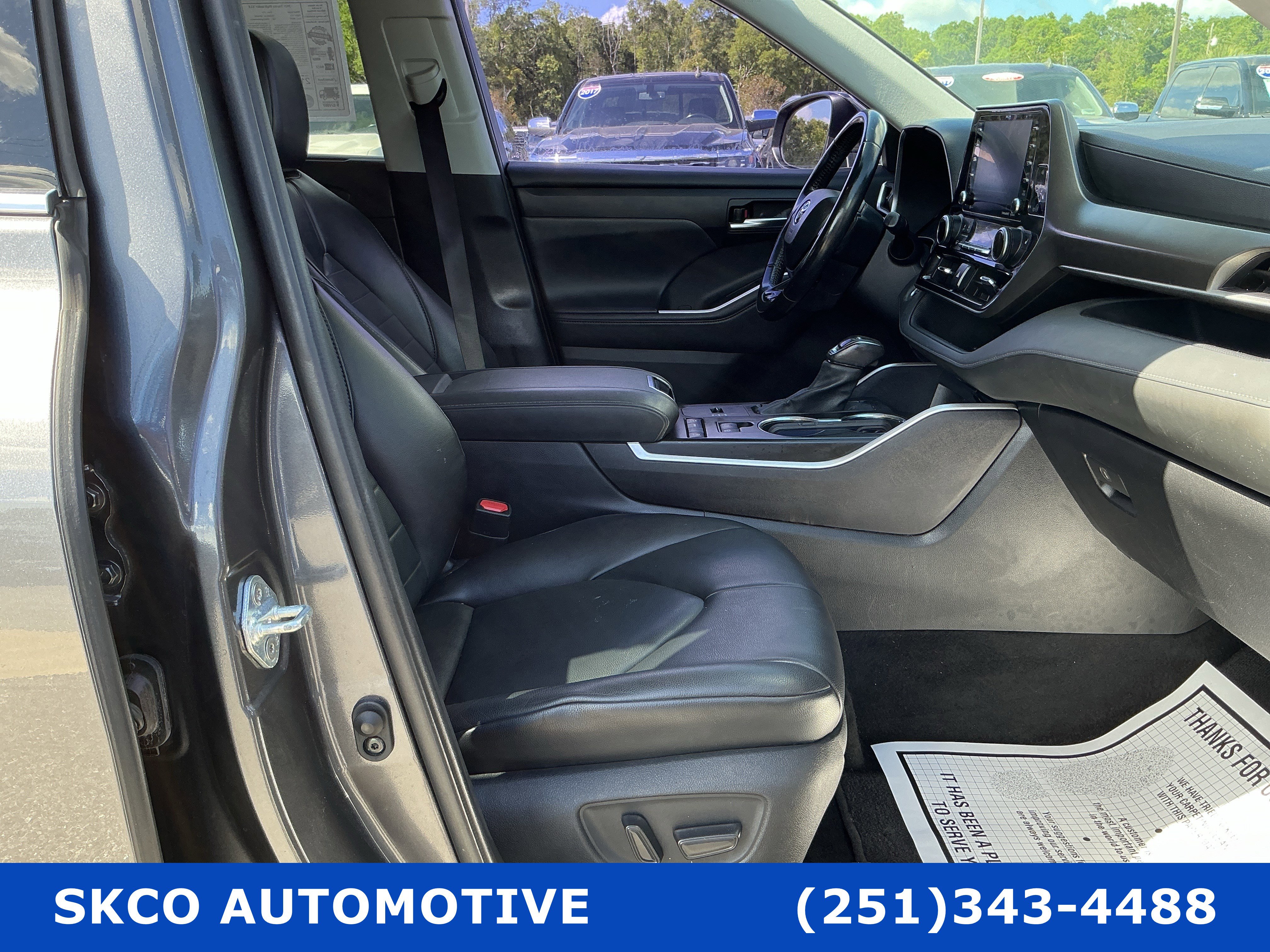 Used 2021 Toyota Highlander XLE FWD image 13