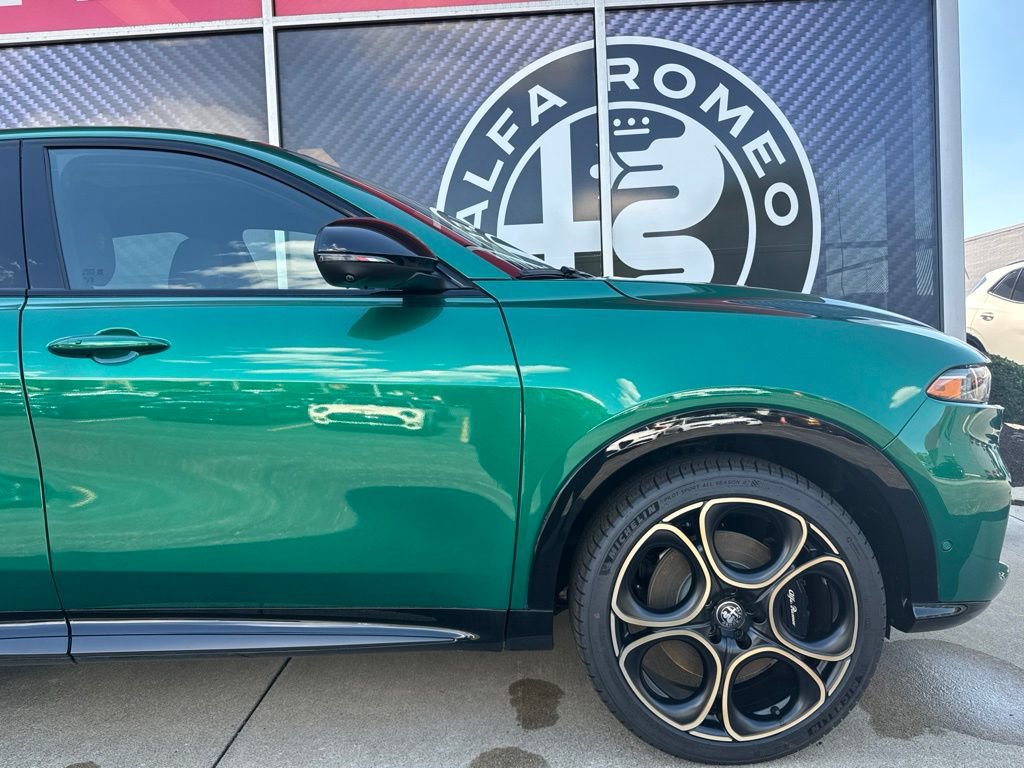 New 2025 Alfa Romeo Tonale AWD/4WD image 3