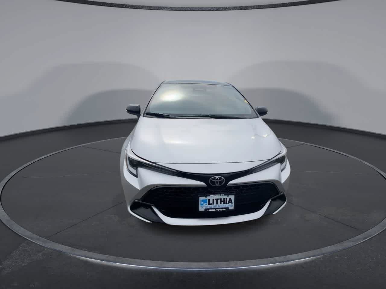 Certified 2025 Toyota Corolla SE w/ SE Package FWD image 3