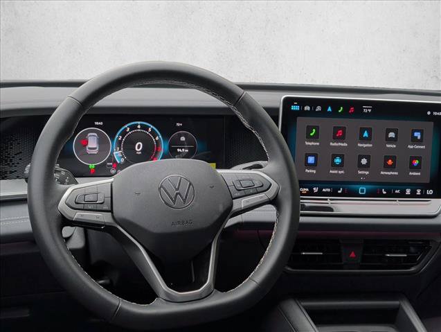 Used 2025 Volkswagen Tiguan SE FWD image 16