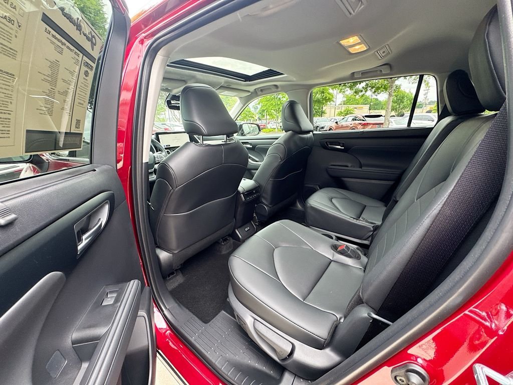 Used 2026 Toyota Highlander XLE AWD/4WD image 31