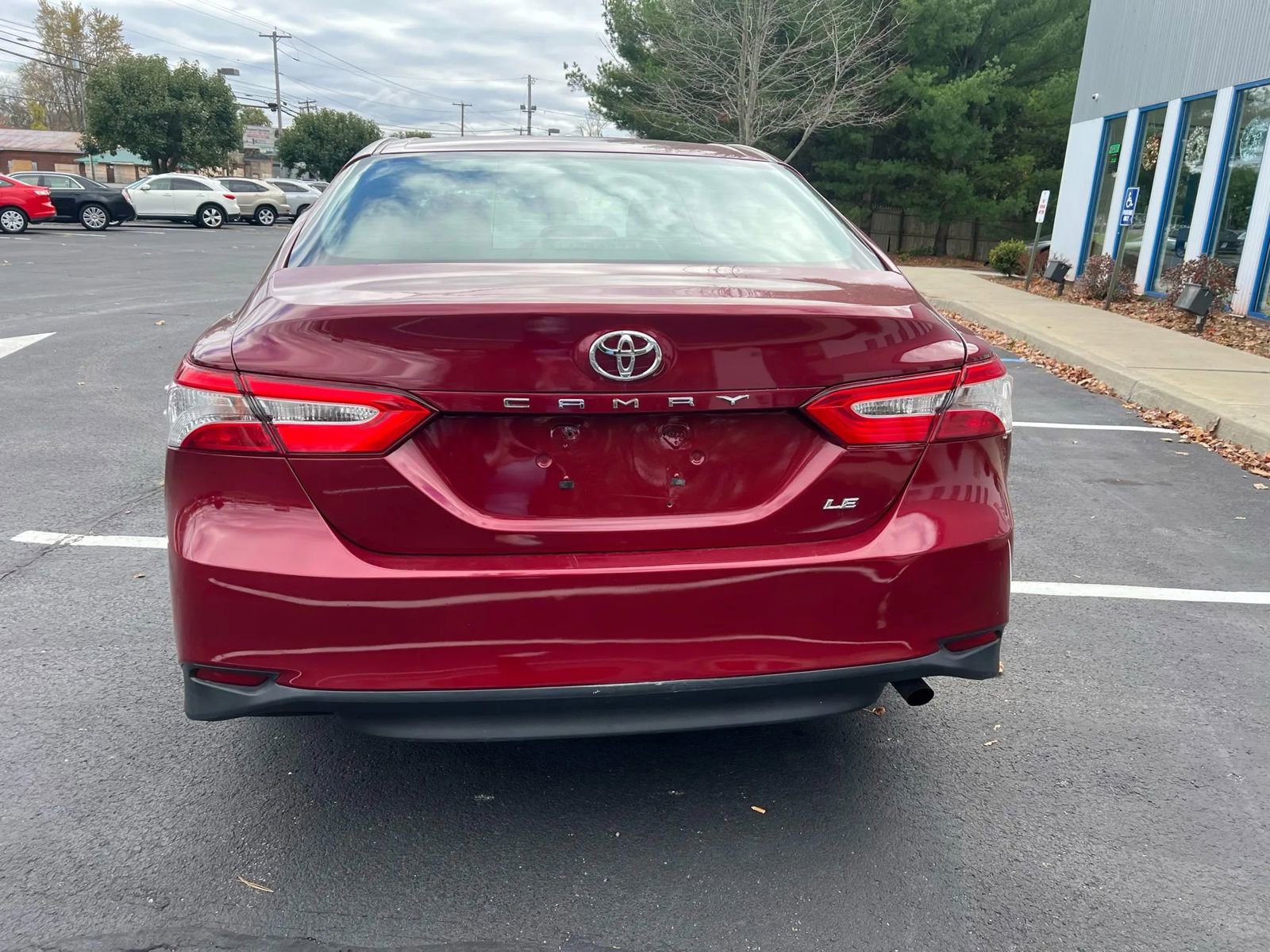 Used 2018 Toyota Camry LE image 5