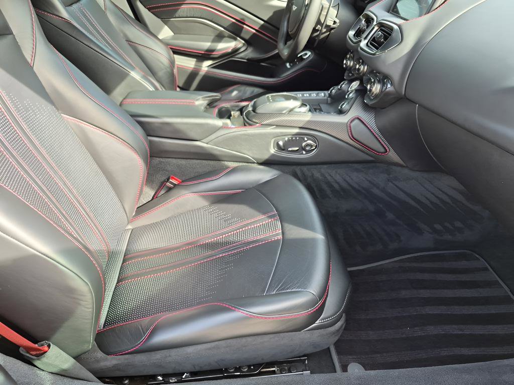 Used 2019 Aston Martin V8 Vantage Coupe image 15