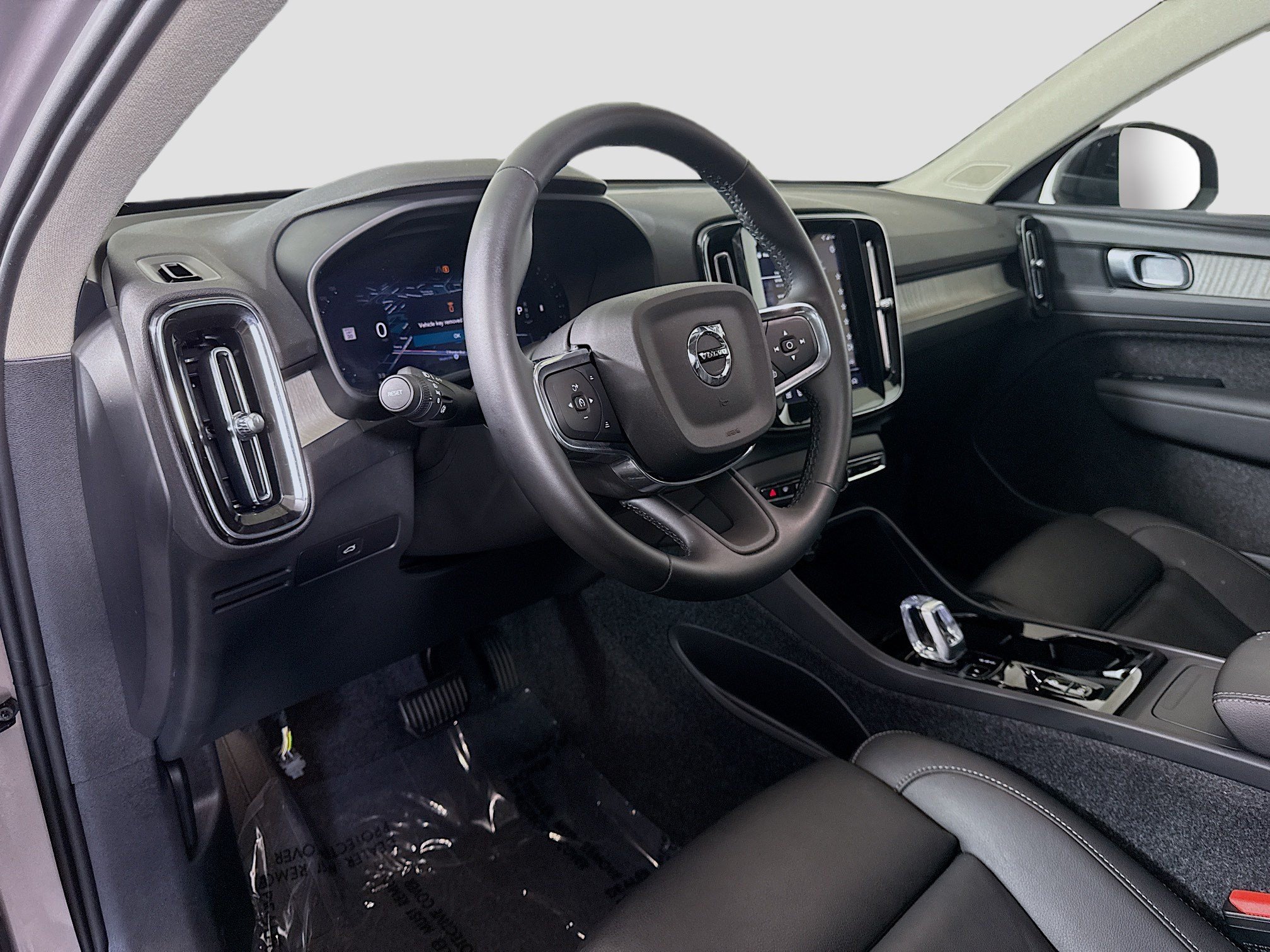 Used 2026 Volvo XC40 B5 Plus AWD/4WD image 23