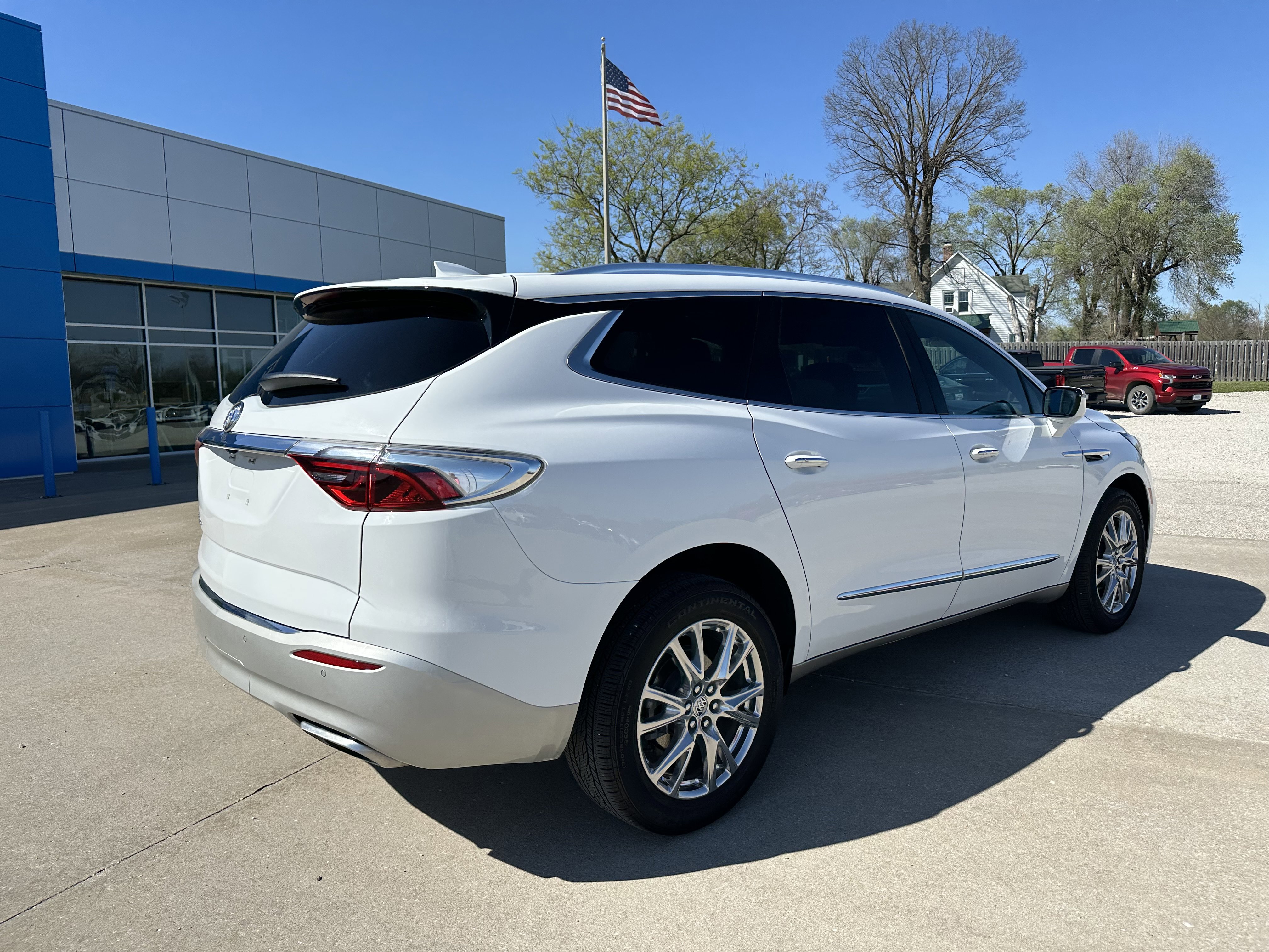 Used 2023 Buick Enclave Essence w/ Experience Buick Package FWD image 3