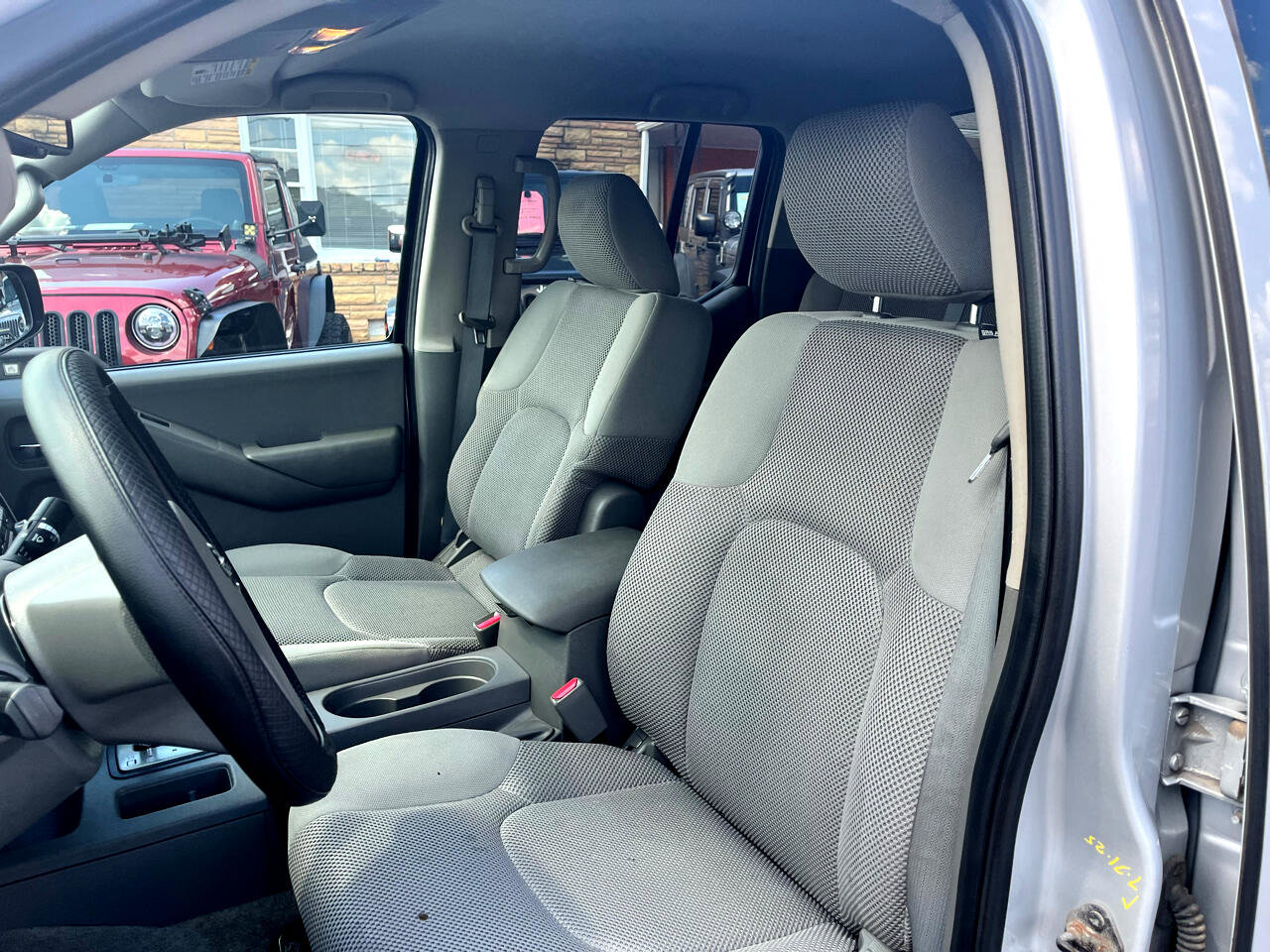 Used 2012 Nissan Frontier SV w/ SV Premium Utility Pkg image 11