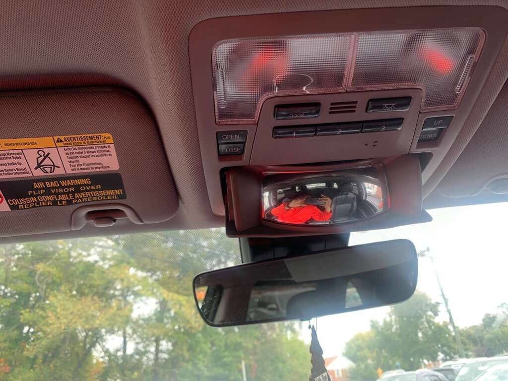 Used 2018 Toyota Highlander SE image 36