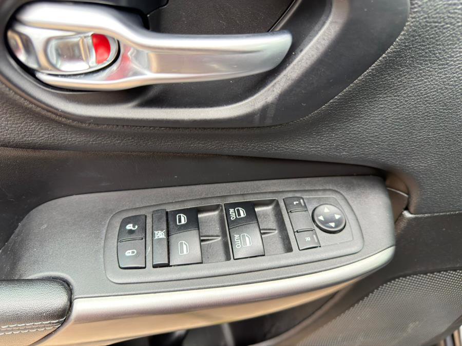 Used 2019 Jeep Cherokee Latitude Plus image 13