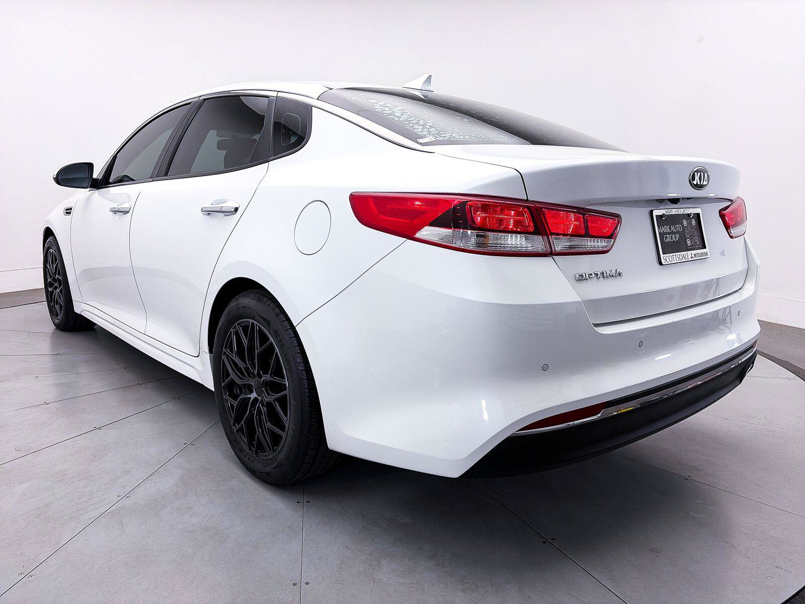Used 2018 Kia Optima LX w/ 17" Alloy Wheels Package FWD image 8