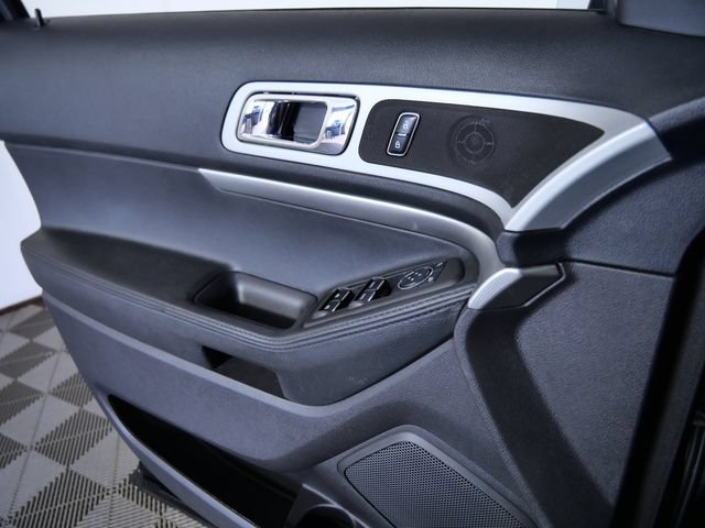 Used 2014 Ford Explorer XLT w/ Equipment Group 201A FWD image 24