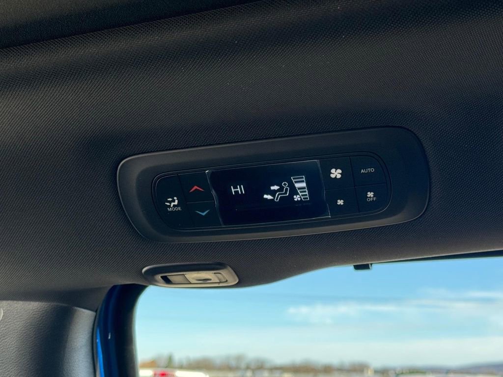 New 2026 Chrysler Pacifica Limited w/ S Appearance Package image 13