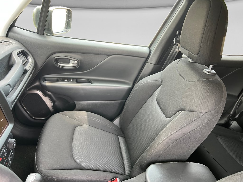 Used 2023 Jeep Renegade Latitude AWD/4WD image 20