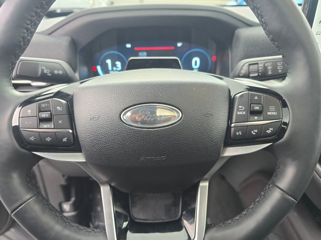 Used 2025 Ford Explorer Platinum AWD/4WD image 23