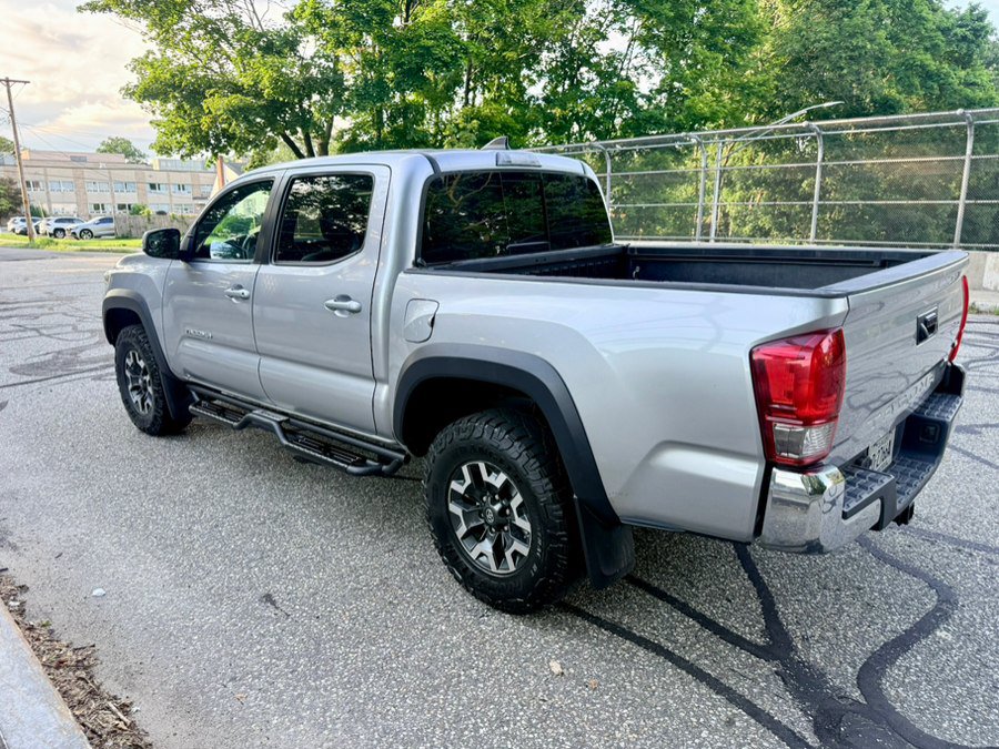 Used 2017 Toyota Tacoma TRD Off-Road w/ Tow Package AWD/4WD image 7