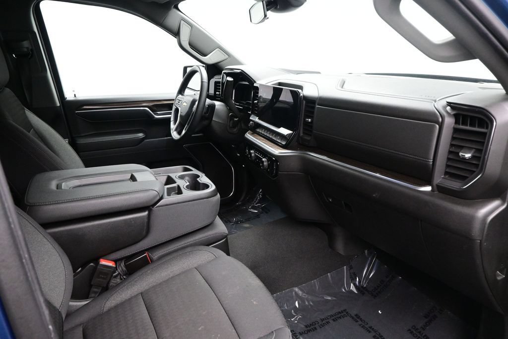 Used 2024 Chevrolet Silverado 1500 LT AWD/4WD image 11
