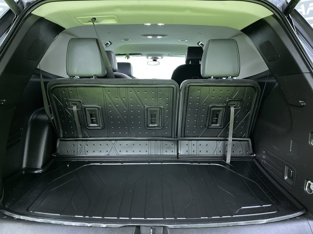 Used 2019 Chevrolet Traverse LT w/ LPO, 'HIT The Road' Package FWD image 28