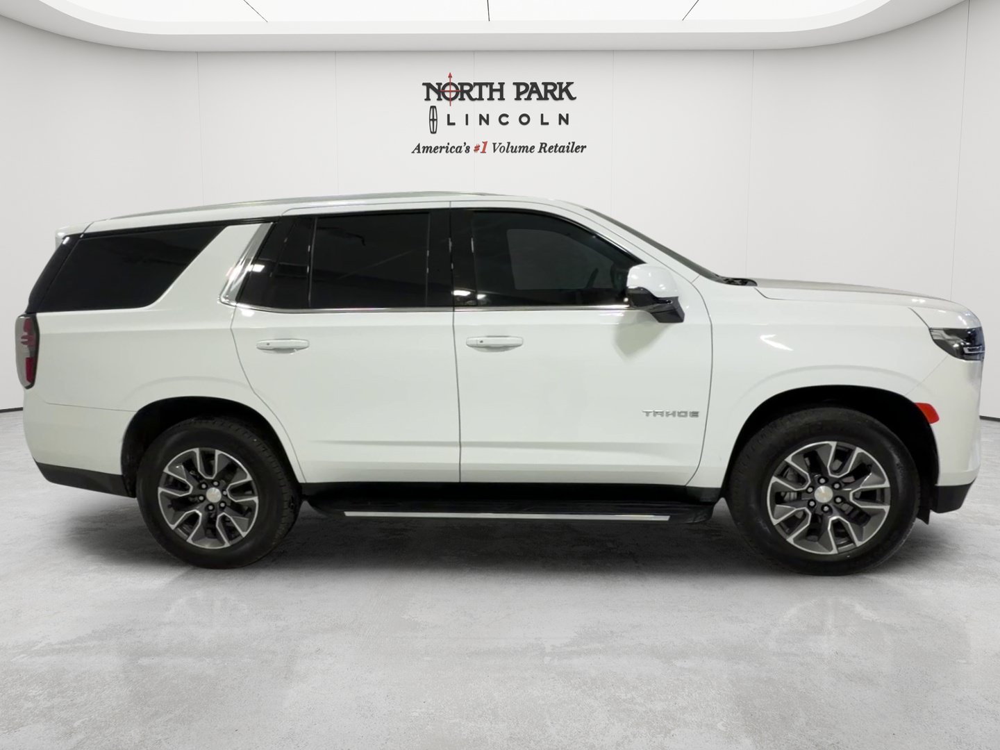 Used 2023 Chevrolet Tahoe LT w/ Luxury Package RWD image 6