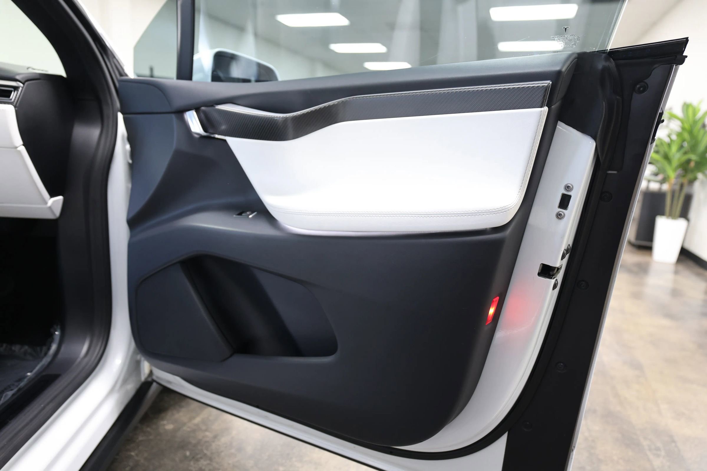 Used 2017 Tesla Model X P100D image 35